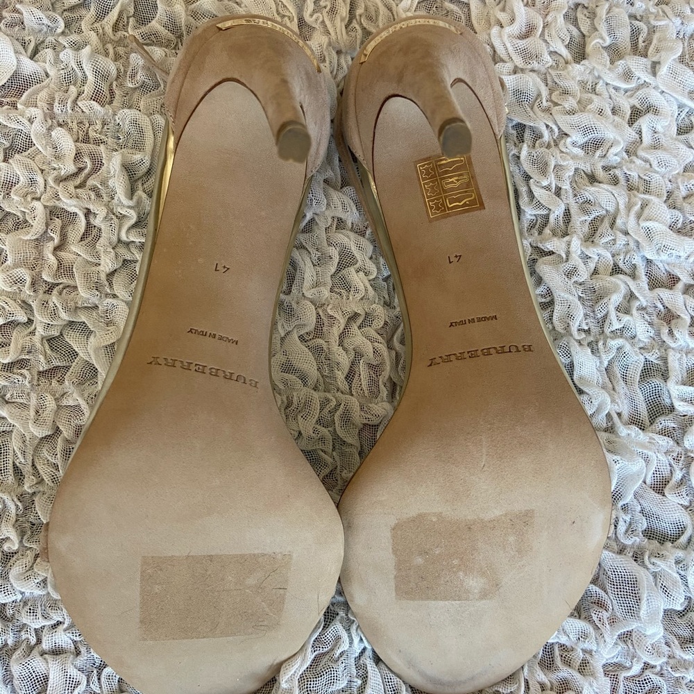 Burberry Annabel Heels - Picture 6 of 8